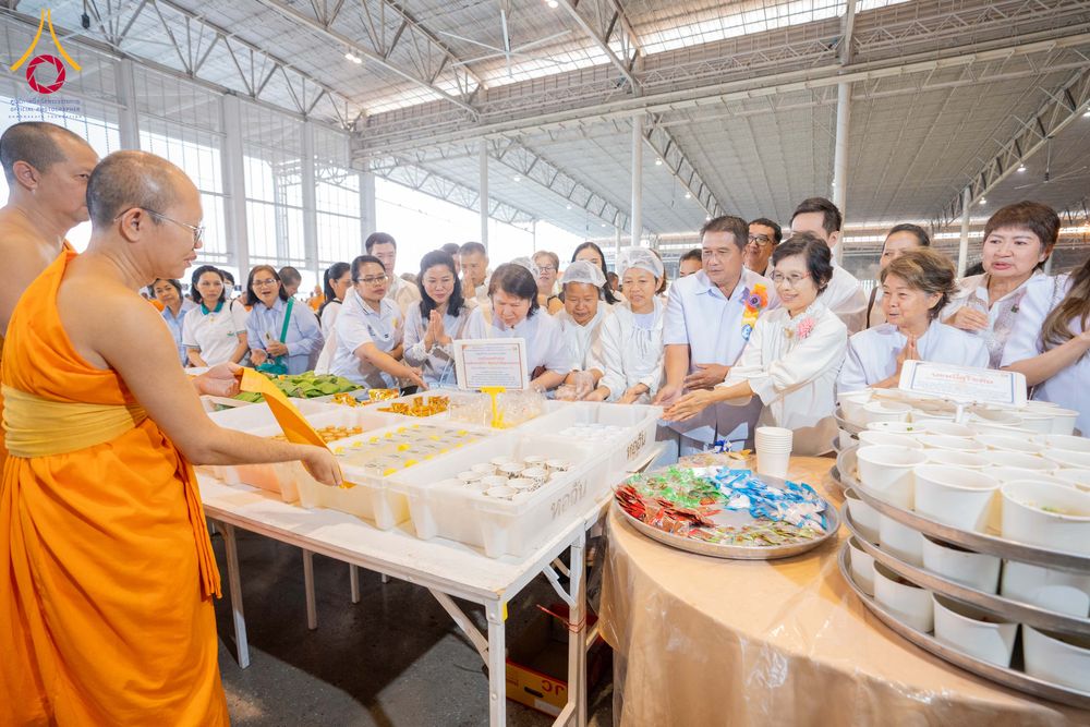 ภาพ No.306260:วันที่ 30 มกราคม พ.ศ. 2569 พิธีถวายภัตตาหารเป็นสังฆทาน แด่พระธรรมยาตรา ณ วัดพระธรรมกาย  จังหวัดปทุมธานี ในโครงการธรรมยาตรา กตัญญูบูชา มหาปูชนียาจารย์ พระมงคลเทพมุนี(สด จนฺทสโร) พระผู้ปราบมาร อนุสรณ์สถาน 7 แห่ง ปีที่ 14