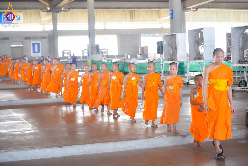 ภาพ No.320700:วันที่ 11 เมษายน พ.ศ.2569 พิธีตักบาตรฉลองสามเณรใหม่ โครงการบรรพชาสามเณรกล้าตะวัน ณ มหารัตนวิหาคด คอร์ 25 ชั้น 2 วัดพระธรรมกาย