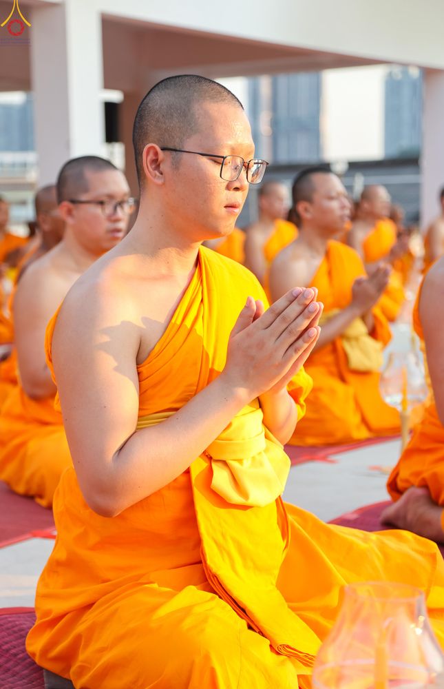 ภาพ No.302799:วันที่ 24 มกราคม พ.ศ. 2569 พิธีจุดประทีปธรรมถวายเป็นพุทธบูชา  และบูชาธรรมมหาปูชนียาจารย์  ณ อาคารธรรมยาตรา กตัญญูบูชามหาปูชนียาจารย์  ตรงข้ามวัดปากน้ำภาษีเจริญ จ.กรุงเทพมหานคร ในโครงการธรรมยาตรา กตัญญูบูชา มหาปูชนียาจารย์ พระมงคลเทพมุนี(สด จนฺทสโร) พระผู