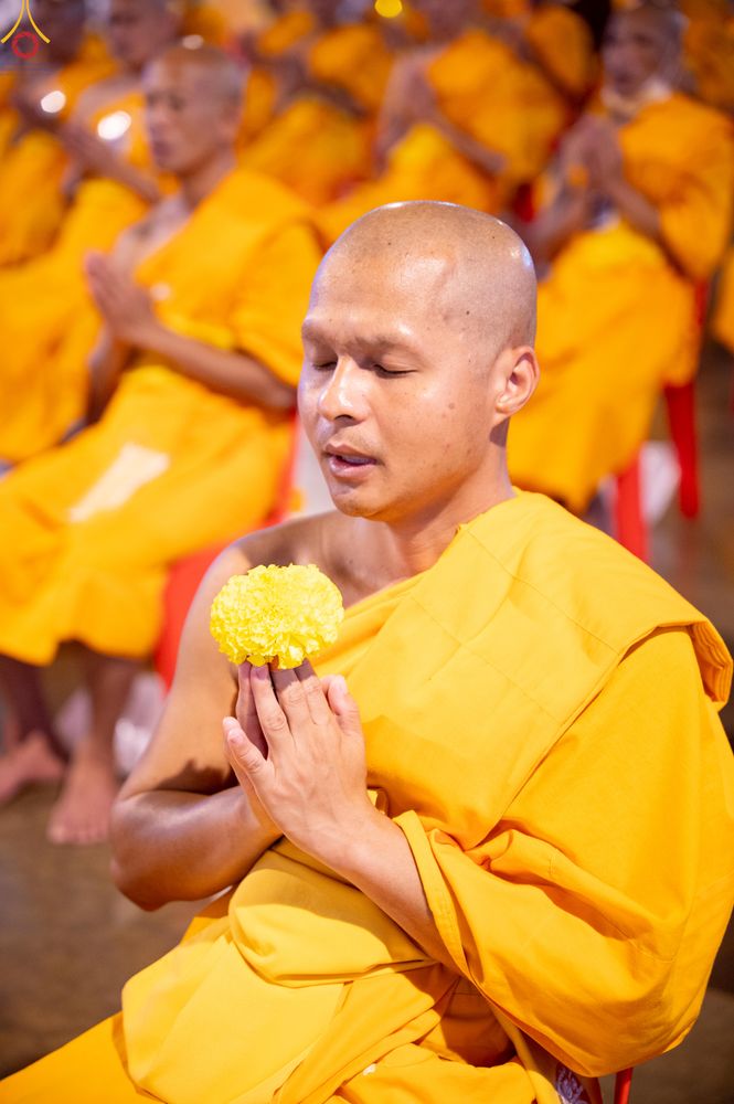 ภาพ No.280309:วันที่ 31 ธันวาคม พ.ศ.2568 -วันที่ 1 มกราคม พ.ศ.2569 พิธีฉลองชัยสวดมนต์บทธัมมจักกับปปวัตนสูตร ครบ 8,000,000,000 จบ , พิธีสวดมนต์ข้ามปี ณ วัดพระธรรมกาย