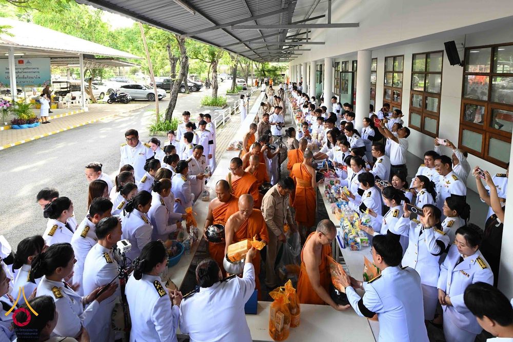 ภาพ No.344309:วันที่ 12 สิงหาคม พ.ศ. 2569  พสกนิกรชาวอำเภอคลองหลวง พร้อมใจร่วมพิธีสวดพระพุทธมนต์และทำบุญตักบาตรถวายพระราชกุศล เนื่องในวันคล้ายวันพระราชสมภพ สมเด็จพระบรมราชชนนีพันปีหลวง และวันแม่แห่งชาติ 12 สิงหาคม 2569