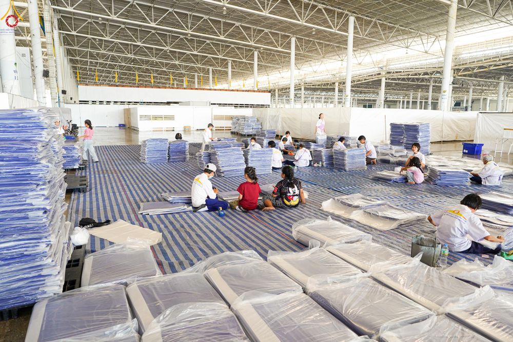 ภาพ No.321187:วันที่ 10-11 เมษายน พ.ศ.2569 การเตรียมกล่องไทยธรรม และการติดผ้ารับประเคน เพื่องานถวายมหาสังฆทาน 40,000 กว่าวัดทั่วประเทศ วันคุ้มครองโลก 22 เมษายน พ.ศ.2569 วัดพระธรรมกาย