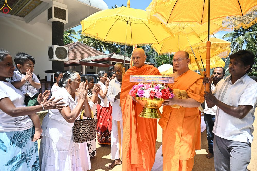 ภาพ No.278723:วันที่ 30 ตุลาคม 2568  กฐินสมทบวัดต่างประเทศ โดยคณะศิษยานุศิษย์  บูชาธรรม 81 ปี หลวงพ่อธัมมชโย  ณ วัดศรีโพธินันทะ ประเทศศรีลังกา