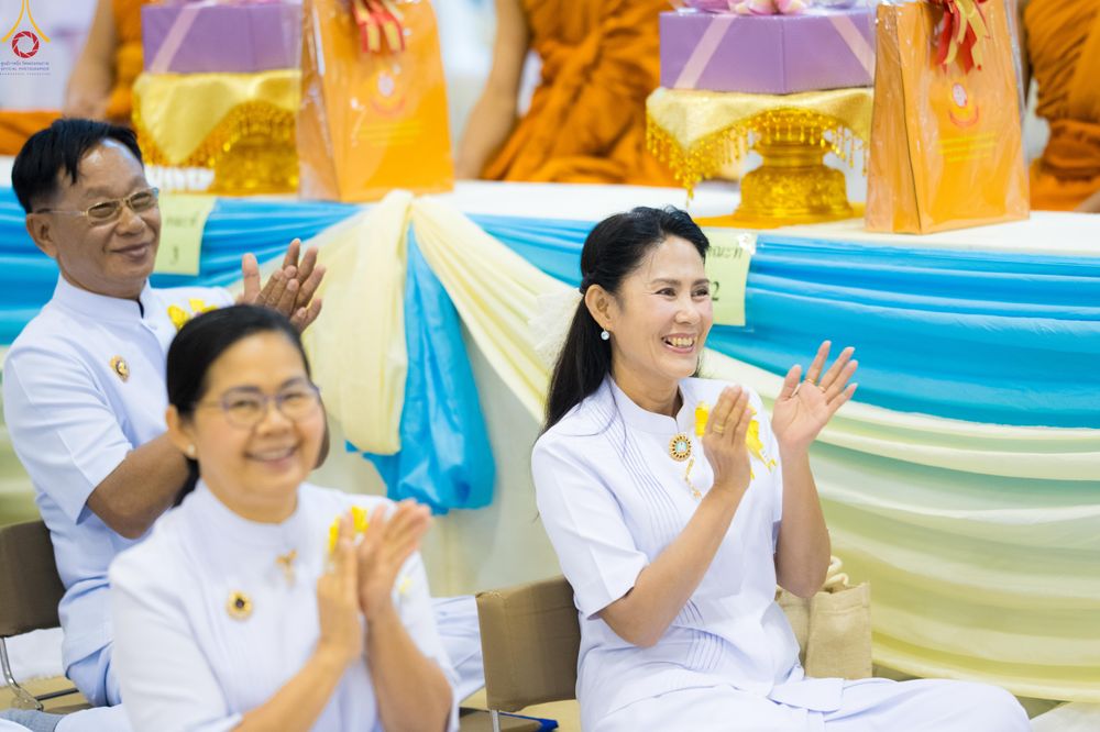 ภาพ No.342237:วันอาทิตย์ที่ 2 สิงหาคม พ.ศ.2569 พิธีมุทิตาสักการะพระภิกษุ  ผู้สอบได้เปรียญธรรม 9 ประโยค ระดับโลก ปีที่ 38, พิธีมอบโล่เกียรติยศ และทุนการศึกษา สำนักเรียนบาลีดีเด่นทั่วประเทศ ณ สภาธรรมกายสากล วัดพระธรรมกาย
