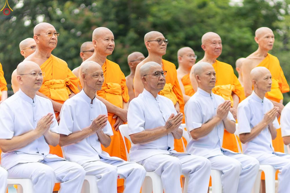 ภาพ No.330594:วันที่ 30 พฤษภาคม พ.ศ.2569 พิธีตัดปอยผมและปลงผม อุบาสกอุปสมบทอุทิศชีวิต 11 ท่าน (ภาพชุดที่ 2) ณ โบสถ์พระไตรปิฎก วัดพระธรรมกาย จังหวัดปทุมธานี