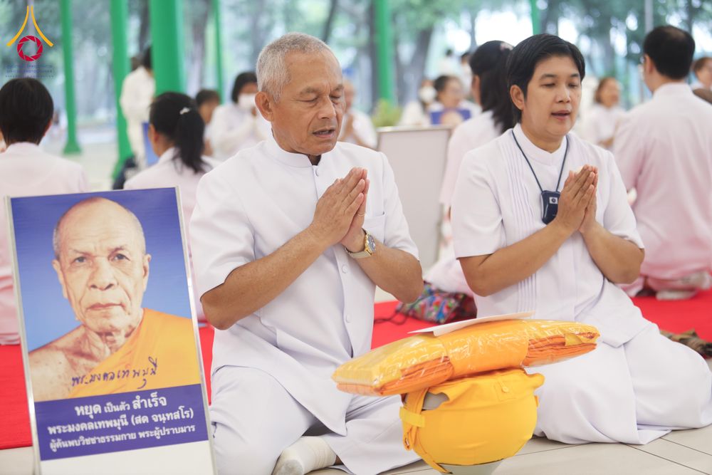 ภาพ No.298122:วันเสาร์ที่ 17 มกราคม พ.ศ. 2569 พิธีบรรพชาอุปสมบท โครงการอุปสมบทหมู่ บูชาธรรมครบ 117 ปี คุณยายอาจารย์มหารัตนอุบาสิกาจันทร์ ขนนกยูง  ณ อุโบสถพระไตรปิฎก วัดพระธรรมกาย