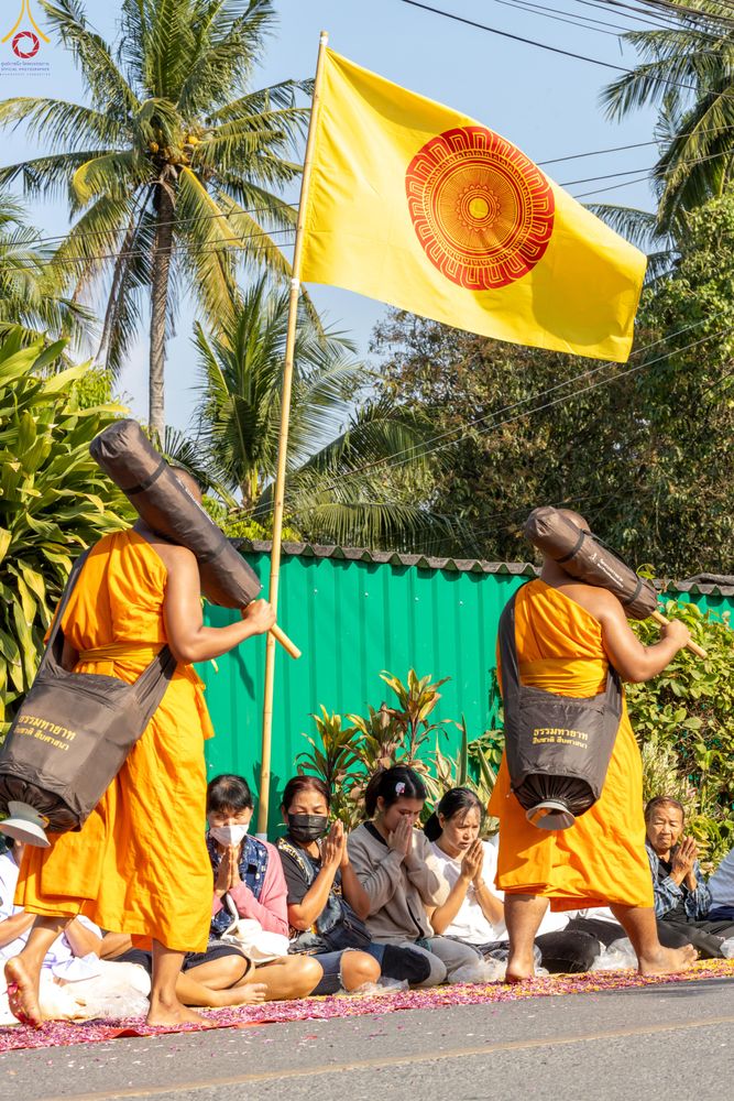 ภาพ No.290451:วันที่ 7 มกราคม พ.ศ. 2569 พิธีต้อนรับพระธรรมยาตรา ณ อนุสรณ์สถานลำดับที่ 2  สถานที่ตั้งมโนปณิธานบวชตลอดชีวิต อนุสรณ์สถานคลองบางนางแท่น (ภาพชุดที่ 2) อ.สามพราน จ.นครปฐม ในโครงการธรรมยาตรา กตัญญูบูชา มหาปูชนียาจารย์ พระมงคลเทพมุนี(สด จนฺทสโร) พระผู้ปราบมาร 