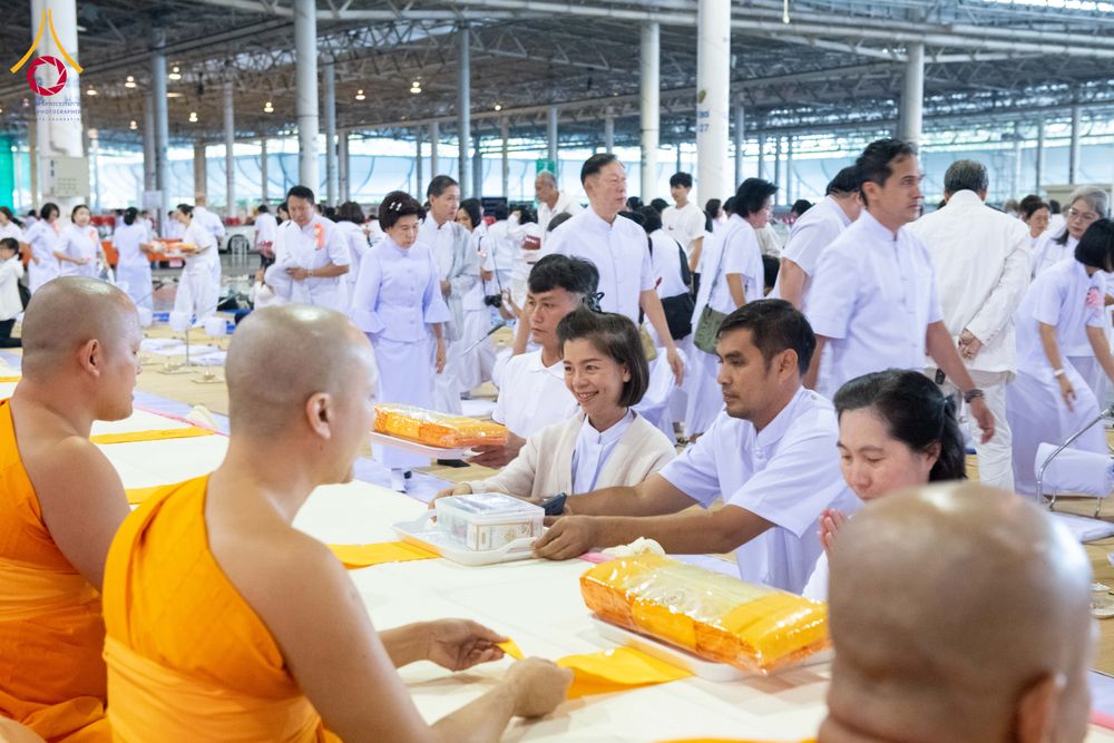 ภาพ No.279104:วันที่ 2 มกราคม พ.ศ.2569 พิธีถวายภัตตาหารเป็นสังฆทาน แด่พระธรรมยาตรา ณ วัดพระธรรมกาย ปทุมธานี ในโครงการธรรมยาตรา กตัญญูบูชา มหาปูชนียาจารย์ พระมงคลเทพมุนี(สด จนฺทสโร) พระผู้ปราบมาร อนุสรณ์สถาน 7 แห่ง ปีที่ 14