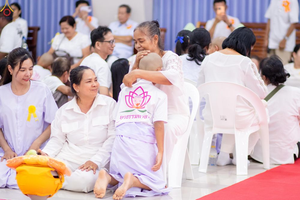 ภาพ No.320175:วันเสาร์ที่ 4 เมษายน 2569 พิธีตัดปอยผม ขอขมาผู้ปกครอง  มอบบาตร-ผ้าไตร และพิธีบรรพชาสามเณร 87 รูป  ณ ศูนย์ปฏิบัติธรรมระยอง(บ้านช่องลม)  ต.บางบุตร อ.บ้านค่าย จ.ระยอง