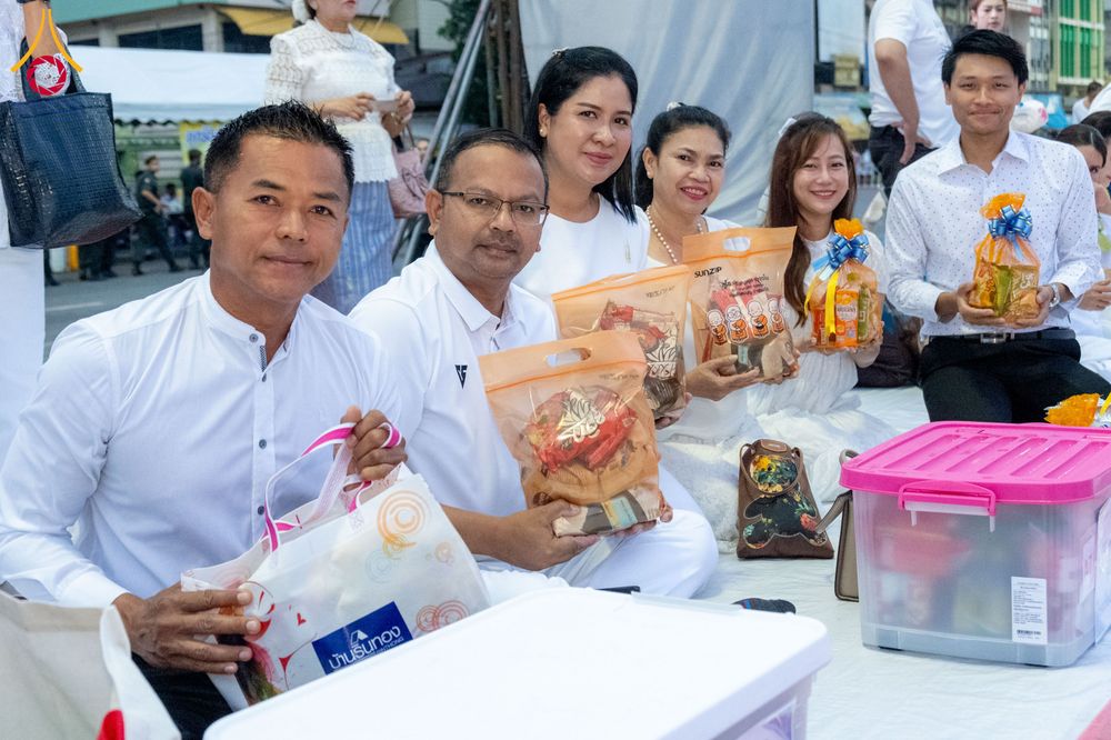 ภาพ No.284619:วันอาทิตย์ที่ 14 ธันวาคม พ.ศ.2568  พิธีทำบุญเมืองสุราษฎร์ธานี 110ปี และพิธีตักบาตรพระสงฆ์ 1,110 รูป  ณ บริเวณริมน้ำวัดกลาง (เก่า) ถนนบ้านดอน ตำบลตลาดใหม่ อำเภอเมือง จังหวัดสุราษฎร์ธานี