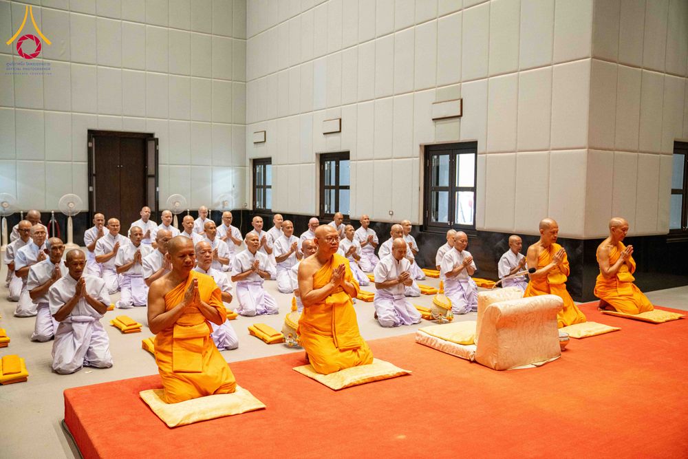 ภาพ No.298194:วันเสาร์ที่ 17 มกราคม พ.ศ. 2569 พิธีบรรพชาอุปสมบท โครงการอุปสมบทหมู่ บูชาธรรมครบ 117 ปี คุณยายอาจารย์มหารัตนอุบาสิกาจันทร์ ขนนกยูง  ณ อุโบสถพระไตรปิฎก วัดพระธรรมกาย