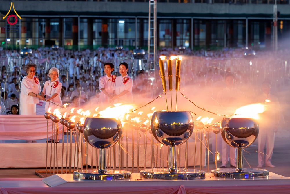 ภาพ No.312188:วันอังคารที่ 3 มีนาคม พ.ศ.2569 พิธีเวียนประทักษิณและจุดมาฆประทีป ณ ลานธรรมพระมหาธรรมกายเจดีย์ วัดพระธรรมกาย