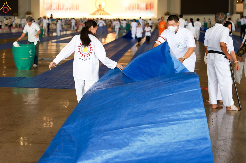 ภาพ No.337756:วันอาทิตย์ต้นเดือน 5 กรกฎาคม พ.ศ.2569 พิธีตักบาตรข้าวสารอาหารแห้ง  ณ บ้านแก้วเรือนทองคุณยายฯ วัดพระธรรมกาย