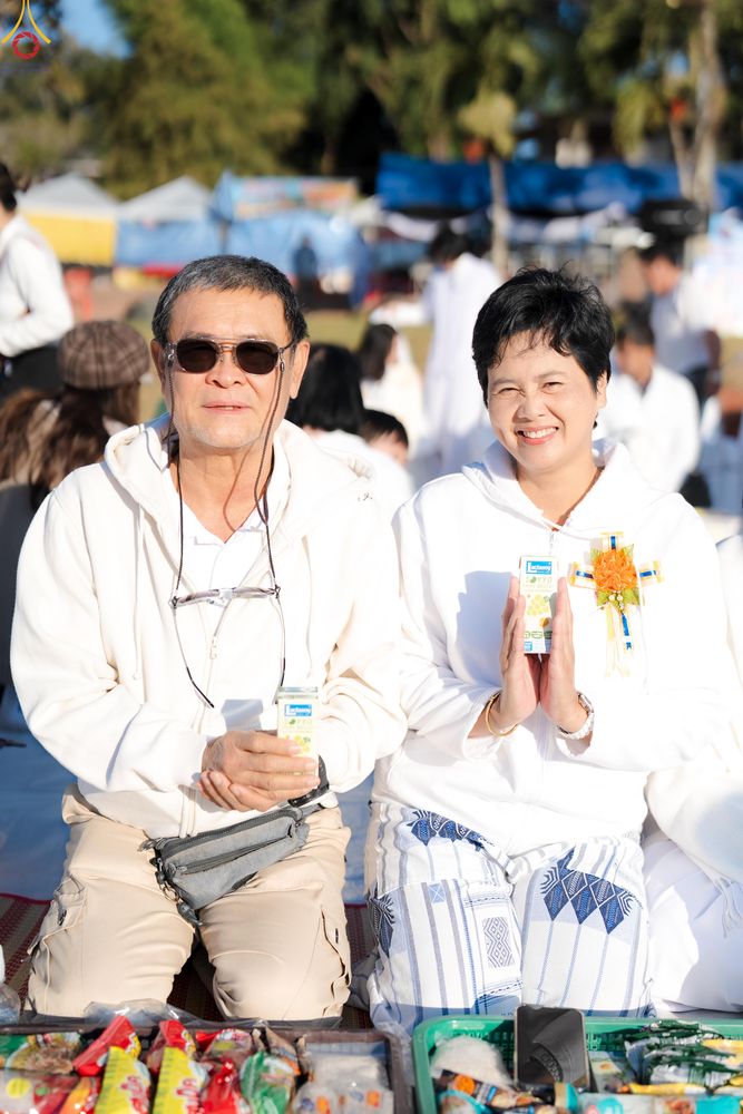 ภาพ No.281403:วันเสาร์ที่ 27 ธันวาคม พ.ศ.2568 พิธีตักบาตรพระ ๑,๐๐๐ รูป   เพื่อความเป็นสิริมงคลแก่ชีวิตและแผ่นดินไทย  มหากุศลครั้งยิ่งใหญ่แห่งปี ส่งท้ายปีเก่า ต้อนรับปีใหม่  ณ ถนนหน้าที่ว่าการอำเภอภูเรือ จังหวัดเลย