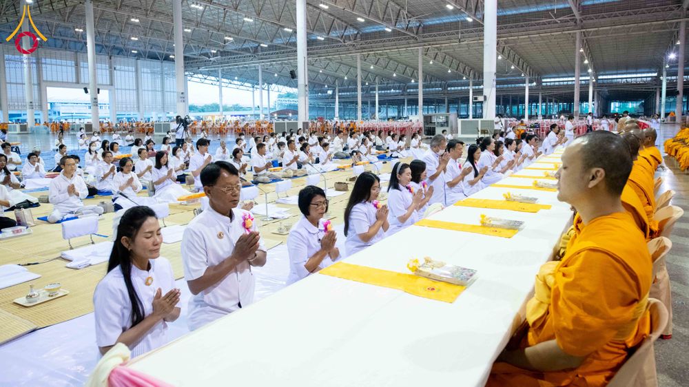 ภาพ No.303114:วันที่ 26 มกราคม พ.ศ. 2569 พิธีถวายภัตตาหารเป็นสังฆทาน แด่พระธรรมยาตรา ณ วัดพระธรรมกาย  จังหวัดปทุมธานี ในโครงการธรรมยาตรา กตัญญูบูชา มหาปูชนียาจารย์ พระมงคลเทพมุนี(สด จนฺทสโร) พระผู้ปราบมาร อนุสรณ์สถาน 7 แห่ง ปีที่ 14