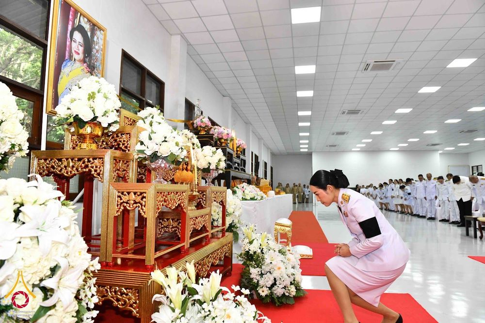 ภาพ No.344270:วันที่ 12 สิงหาคม พ.ศ. 2569  พสกนิกรชาวอำเภอคลองหลวง พร้อมใจร่วมพิธีสวดพระพุทธมนต์และทำบุญตักบาตรถวายพระราชกุศล เนื่องในวันคล้ายวันพระราชสมภพ สมเด็จพระบรมราชชนนีพันปีหลวง และวันแม่แห่งชาติ 12 สิงหาคม 2569