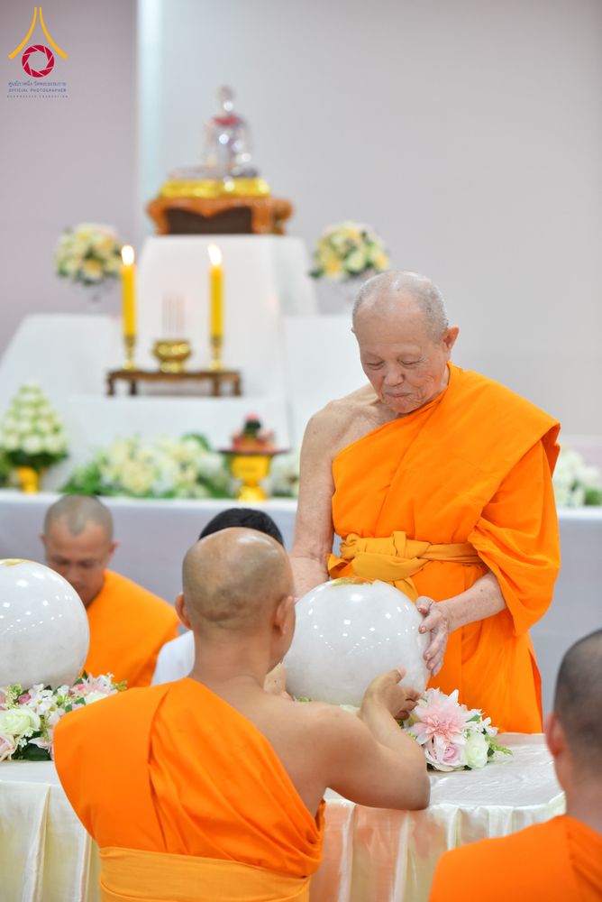 ภาพ No.294264:วันอาทิตย์ที่ 14 ธันวาคม พ.ศ.2568 พิธีเจริญพระพุทธมนต์สมโภชดวงแก้วลูกนิมิตเอก และดวงแก้วนิมิตปฏิบัติธรรม อัญเชิญประดิษฐาน  ณ วัดพระธรรมกายในประเทศสหรัฐอเมริกาและประเทศเยอรมนี 7 แห่ง ณ อาคารปลูกศรัทธา 2 วัดพระธรรมกาย