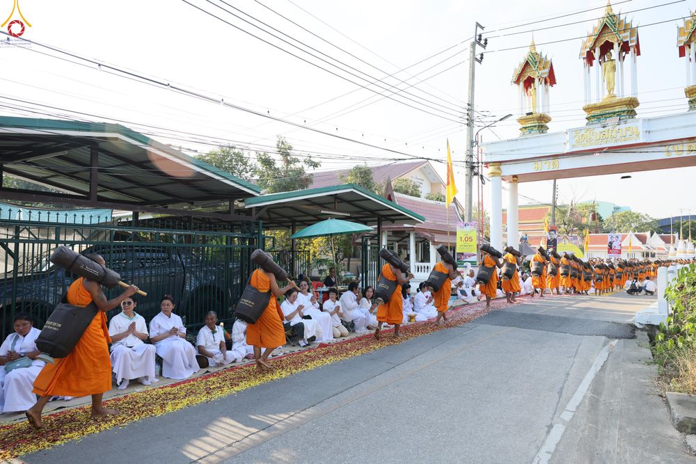 ภาพ No.295206:วันที่ 16 มกราคม พ.ศ. 2569 พิธีต้อนรับพระธรรมยาตรา อนุสรณ์สถานลำดับที่ 4 (ภาพชุดที่ 2) สถานที่เกิดด้วยกายธรรม ณ วัดโบสถ์บน ต.บางคูเวียง จ.นนทบุรี ในโครงการธรรมยาตรา กตัญญูบูชา มหาปูชนียาจารย์ พระมงคลเทพมุนี(สด จนฺทสโร) พระผู้ปราบมาร อนุสรณ์สถาน 7 แห่ง ปี