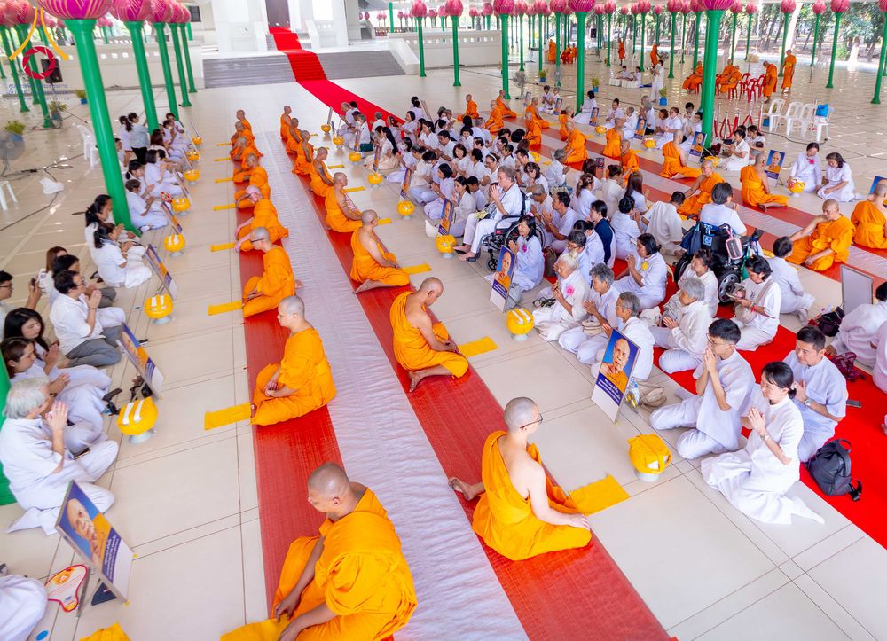 ภาพ No.298219:วันเสาร์ที่ 17 มกราคม พ.ศ. 2569 พิธีบรรพชาอุปสมบท โครงการอุปสมบทหมู่ บูชาธรรมครบ 117 ปี คุณยายอาจารย์มหารัตนอุบาสิกาจันทร์ ขนนกยูง  ณ อุโบสถพระไตรปิฎก วัดพระธรรมกาย