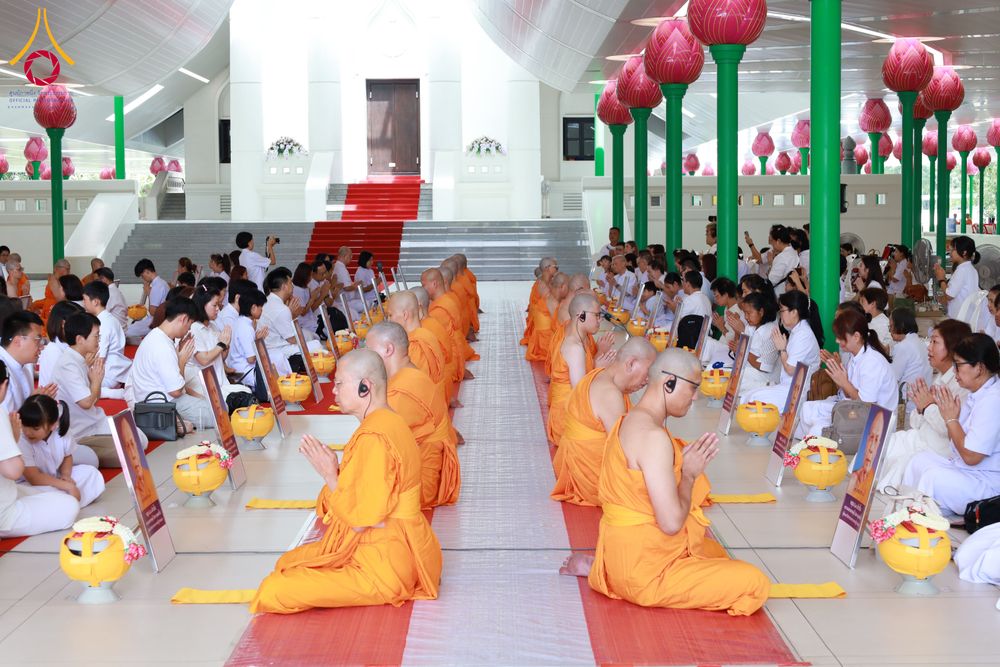 ภาพ No.286700:วันเสาร์ที่ 12 กรกฏาคม พ.ศ.2568 พิธีบรรพชาอุปสมบท  โครงการบรรพชาอุปสมบทหมู่ ธรรมทายาทนานาชาติ(ภาคภาษาจีน), โครงการบรรพชาสามเณร โรงเรียนนานาชาติ รุ่นที 14