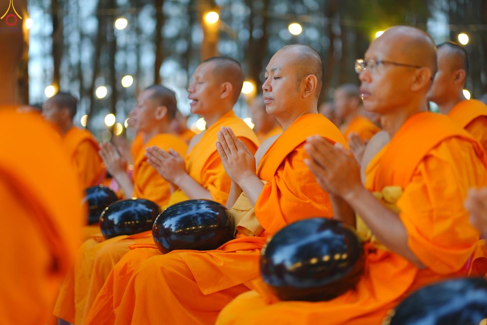 ภาพ No.289218:วันที่ 7 มกราคม พ.ศ. 2569 พิธีตักบาตรพระธรรมยาตรา ณ อนุสรณ์สถานลำดับที่ 1 สถานที่เกิดด้วยรูปกายเนื้อ อนุสรณ์สถานมหาวิหารพระมงคลเทพมุนี (โลตัสแลนด์) อ.สองพี่น้อง จ.สุพรรณบุรี ในโครงการธรรมยาตรา กตัญญูบูชา มหาปูชนียาจารย์ พระมงคลเทพมุนี(สด จนฺทสโร) พระผู้ป