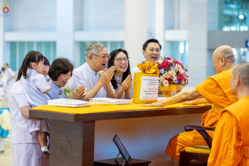 ภาพ No.281101:วันที่ 21 ธันวาคม พ.ศ.2568 พิธีมุทิตาหลวงพ่อทัตตชีโว ณ ห้องแก้วสารพัดนึก วัดพระธรรมกาย