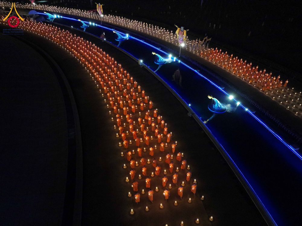 ภาพ No.312293:วันอังคารที่ 3 มีนาคม พ.ศ.2569 พิธีเวียนประทักษิณและจุดมาฆประทีป (ภาพชุดที่ 2) ณ ลานธรรมพระมหาธรรมกายเจดีย์ วัดพระธรรมกาย