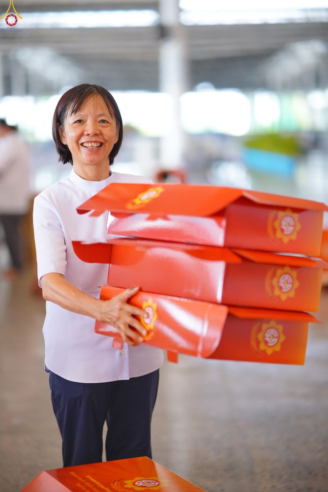 ภาพ No.320602:วันที่ 10 เมษายน พ.ศ.2569 การเตรียมกล่องไทยธรรม เพื่องานถวายมหาสังฆทาน 40,000 กว่าวัดทั่วประเทศ วันคุ้มครองโลก 22 เมษายน พ.ศ.2569 วัดพระธรรมกาย