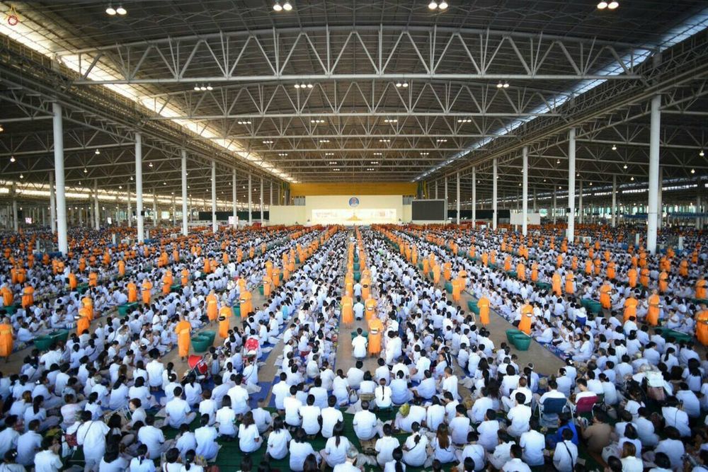 ภาพ No.19310:ประมวลภาพพิธีทอดกฐิน ณ วัดพระธรรมกาย ประจำปี พ.ศ. 2558