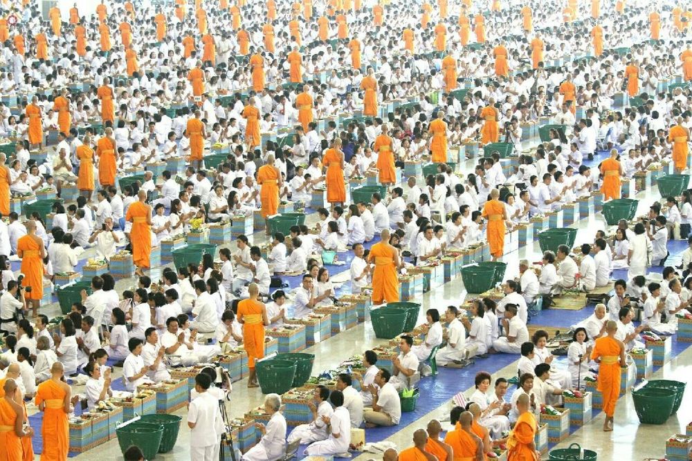 ภาพ No.19395:ประมวลภาพพิธีทอดกฐิน ณ วัดพระธรรมกาย ประจำปี พ.ศ. 2558