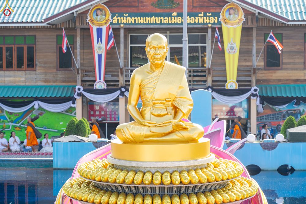 ภาพ No.287780:วันที่ 3 มกราคม พ.ศ. 2569 พิธีต้อนรับพระธรรมยาตรา ครั้งที่ 2 (ภาพชุดที่ 2) ในโครงการธรรมยาตรา กตัญญูบูชา มหาปูชนียาจารย์ พระมงคลเทพมุนี(สด จนฺทสโร) พระผู้ปราบมาร อนุสรณ์สถาน 7 แห่ง ปีที่ 14 ณ อนุสรณ์สถานมหาวิหารพระมงคลเทพมุนี (โลตัสแลนด์) อ.สองพี่น้อง จ.