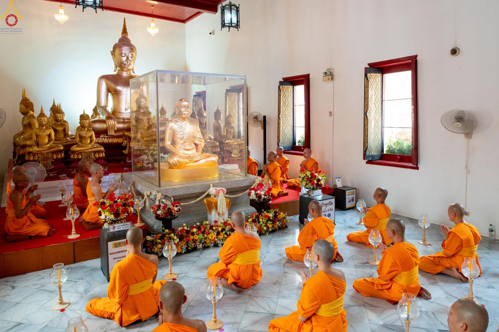 ภาพ No.296817:วันที่ 17 มกราคม พ.ศ. 2569 พิธีจุดประทีปถวายเป็นพุทธบูชา และบูชาธรรมมหาปูชนียาจารย์  ณ วัดโบสถ์บน ต.บางคูเวียง จ.นนทบุรี อนุสรณ์สถานลำดับที่ 4 สถานที่เกิดด้วยกายธรรม ในโครงการธรรมยาตรา กตัญญูบูชา มหาปูชนียาจารย์ พระมงคลเทพมุนี(สด จนฺทสโร) พระผู้ปราบมาร อ