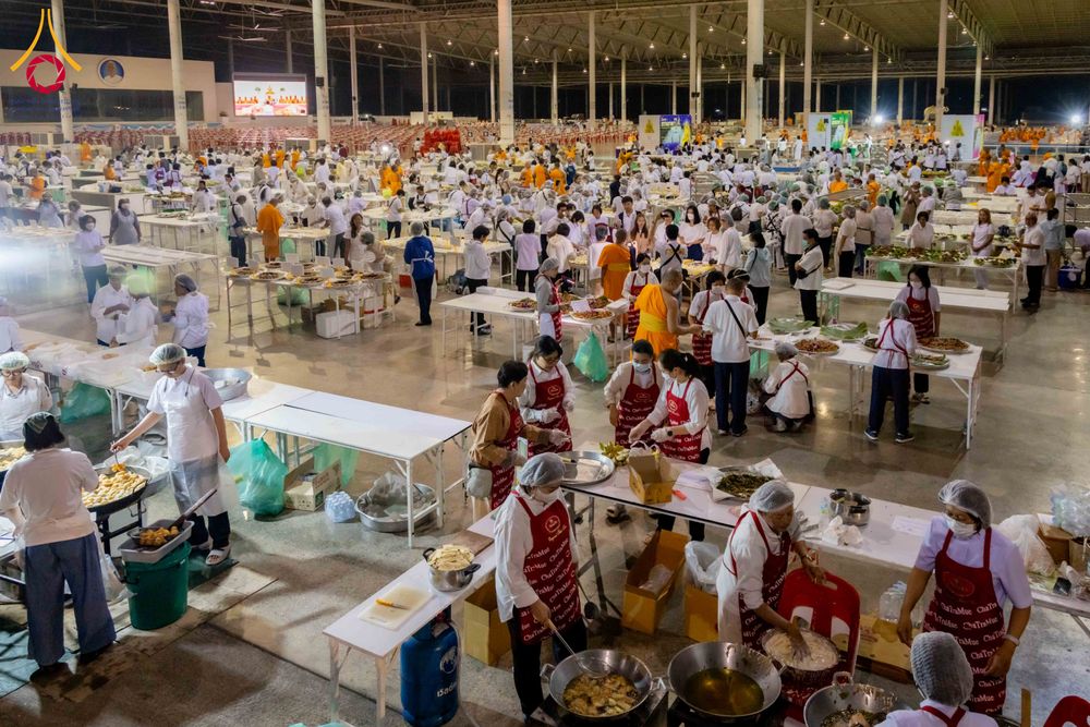 ภาพ No.305504:วันที่ 29 มกราคม พ.ศ. 2569 พิธีถวายภัตตาหารเป็นสังฆทาน แด่พระธรรมยาตรา ณ วัดพระธรรมกาย  จังหวัดปทุมธานี ในโครงการธรรมยาตรา กตัญญูบูชา มหาปูชนียาจารย์ พระมงคลเทพมุนี(สด จนฺทสโร) พระผู้ปราบมาร อนุสรณ์สถาน 7 แห่ง ปีที่ 14