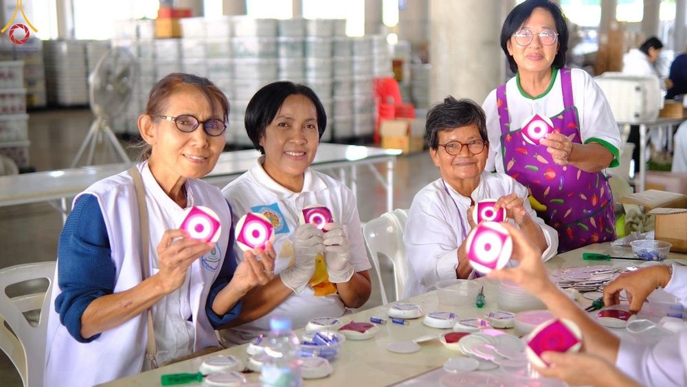 ภาพ No.208188:V.55 สารพัดV สารพัดดี ที่วัดพระธรรมกาย ในโครงการธรรมยาตรา กตัญญูบูชา มหาปูชนียาจารย์ พระมงคลเทพมุนี (สด จนฺทสโร) พระผู้ปราบมาร อนุสรณ์สถาน 7 แห่ง ปีที่ 13 ระหว่างวันที่ 2-31 มกราคม พ.ศ. 2568