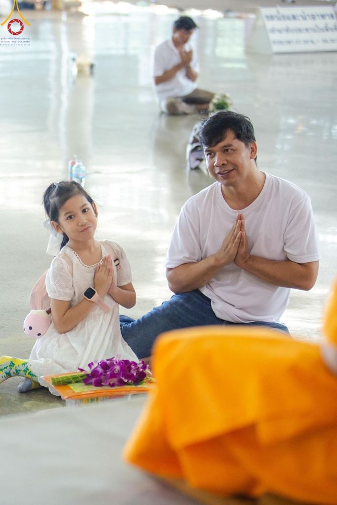 ภาพ No.159035:พิธีตักบาตร ในวันอาทิตย์ต้นเดือน วันที่ 6 ตุลาคม พ.ศ. 2567 ณ สภาธรรมกายสากล วัดพระธรรมกาย