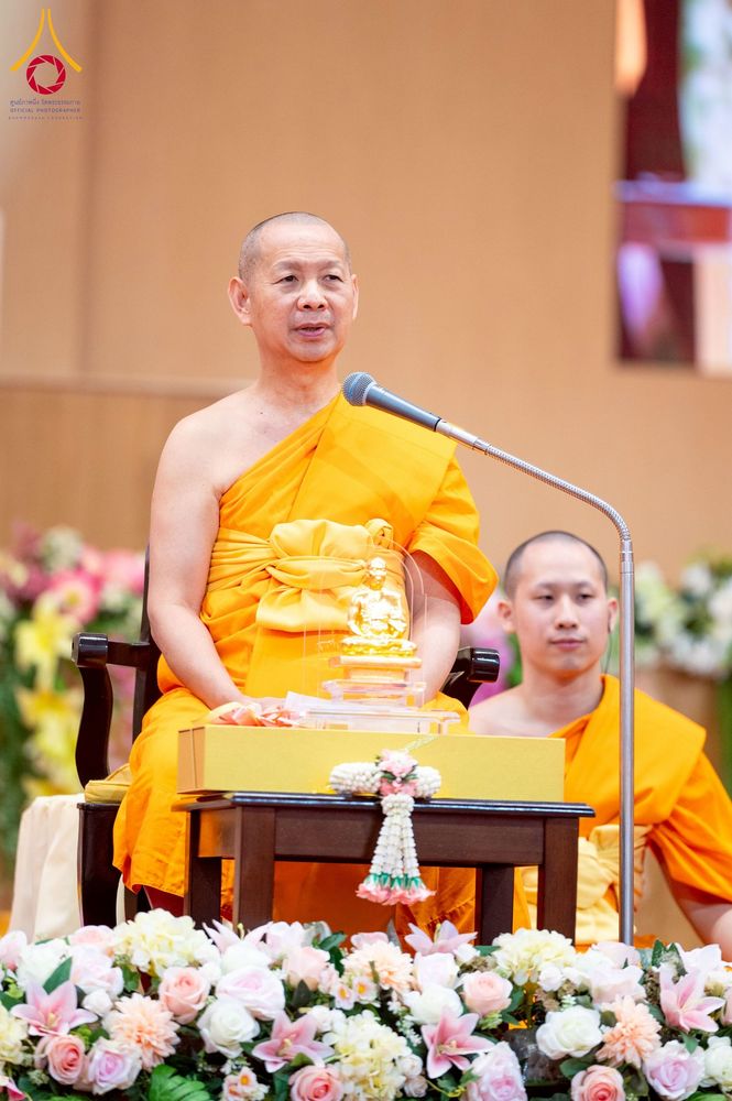 ภาพ No.272977:วันอาทิตย์ที่ 23 พฤศจิกายน พ.ศ.2568 พิธีมุทิตาสักการะ พระมหาเถระและพระเถระ ประจำปีพุทธศักราช 2568 ณ ห้องแก้วสารพัดนึก 2 สภาธรรมกายสากล  วัดพระธรรมกาย