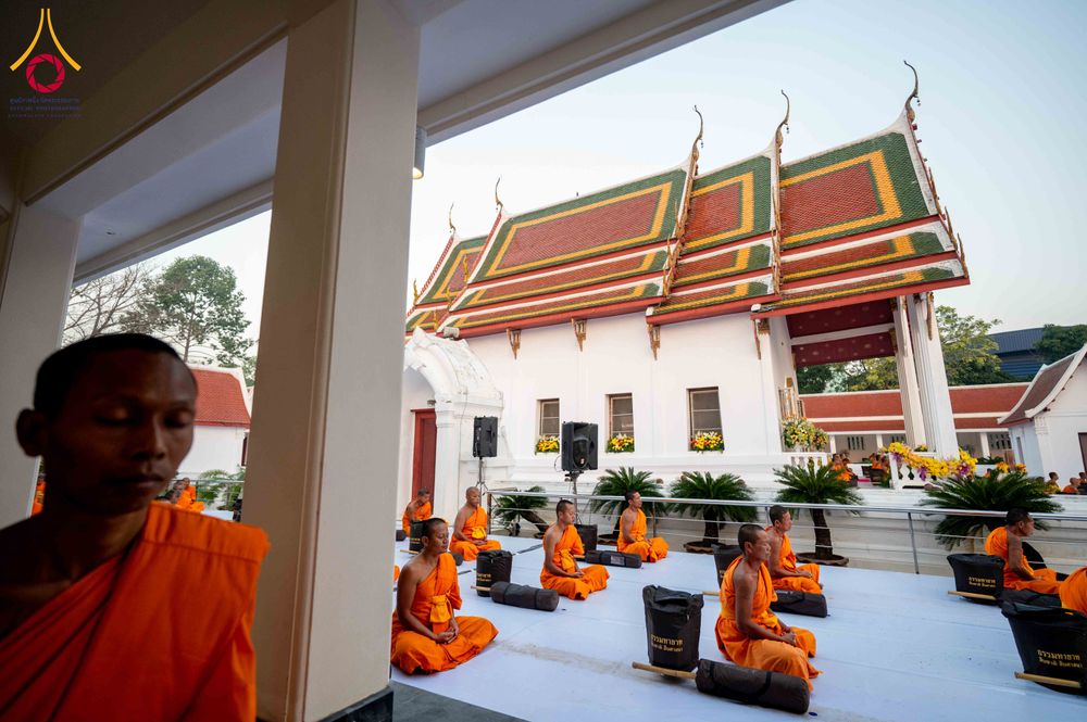 ภาพ No.297308:วันที่ 15 มกราคม พ.ศ.2569 พระธรรมยาตราปฏิบัติธรรมและถ่ายภาพหมู่ประวัติศาสตร์ อนุสรณ์สถานลำดับที่ 4 สถานที่เกิดด้วยกายธรรม  ณ วัดโบสถ์บน ต.บางคูเวียง จ.นนทบุรี ในโครงการธรรมยาตรา กตัญญูบูชา มหาปูชนียาจารย์ พระมงคลเทพมุนี(สด จนฺทสโร) พระผู้ปราบมาร อนุสรณ์ส