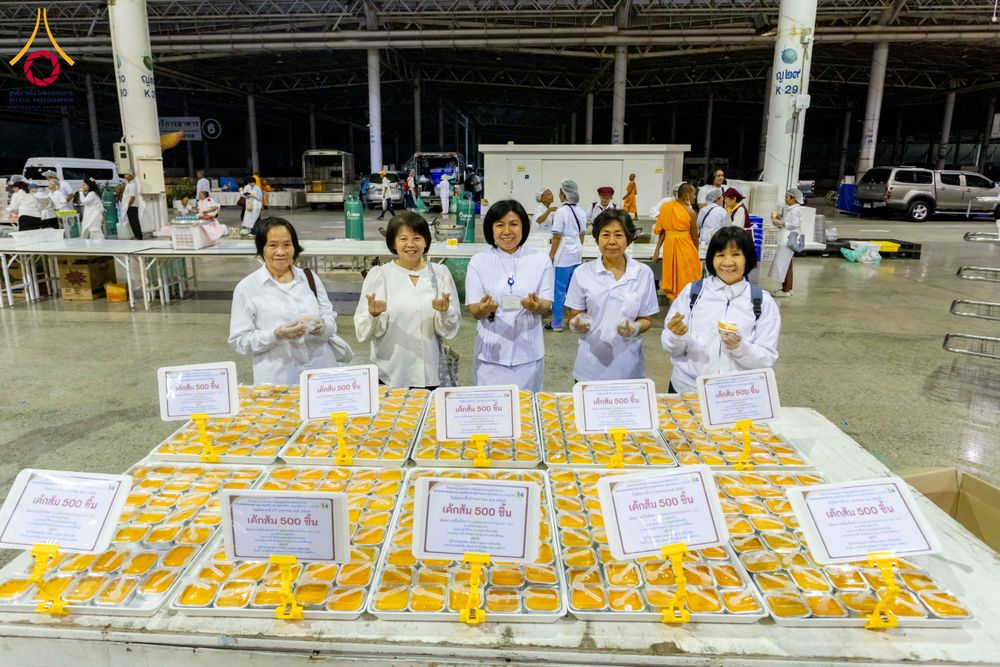 ภาพ No.303524:วันที่ 27 มกราคม พ.ศ. 2569 พิธีถวายภัตตาหารเป็นสังฆทาน แด่พระธรรมยาตรา ณ วัดพระธรรมกาย  จังหวัดปทุมธานี ในโครงการธรรมยาตรา กตัญญูบูชา มหาปูชนียาจารย์ พระมงคลเทพมุนี(สด จนฺทสโร) พระผู้ปราบมาร อนุสรณ์สถาน 7 แห่ง ปีที่ 14