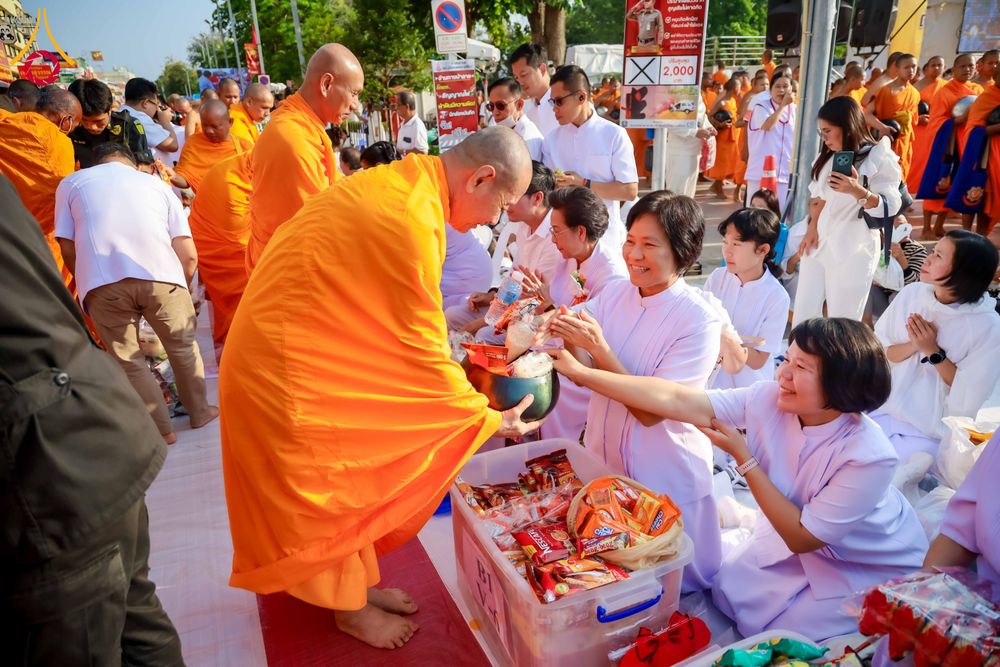 ภาพ No.312893:วันอาทิตย์ที่ 8 มีนาคม พ.ศ.2569 ทำบุญเมืองนครราชสีมา 558 ปี ตักบาตรพระ 10,000 รูป (ภาพชุดที่ 2)