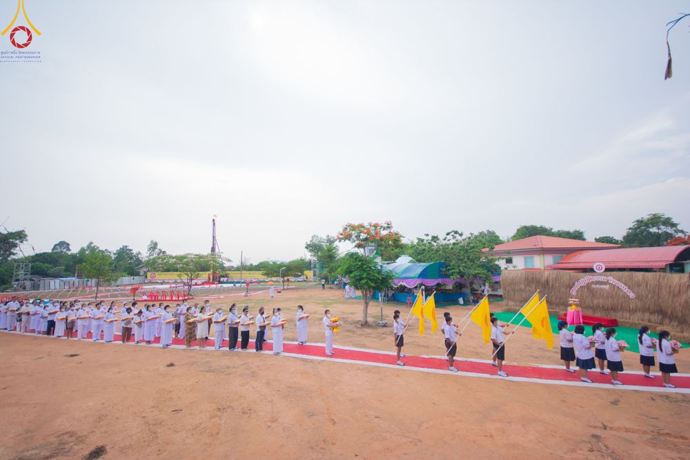 ภาพ No.81379:พิธีทอดผ้าป่า วางดวงแก้วบรมจักรพรรดิ  โปรยรัตนชาติ และพิธีตอกเสาเข็มมงคลต้นแรก อาคาร 80 ปี หลวงพ่อธัมมชโย ณ ศูนย์ปฏิบัติธรรมวิหารแดง อำเภอวิหารแดง จังหวัดสระบุรี วันอาทิตย์ที่ 28 พฤษภาคม พ.ศ.2566