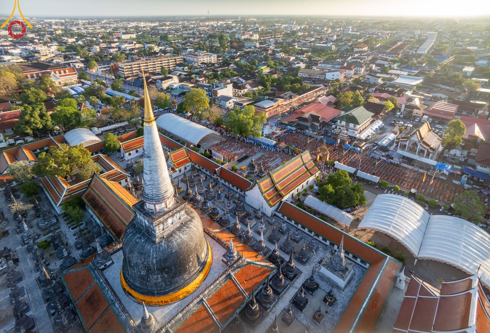 ภาพ No.311208:วันเสาร์ที่ 28 กุมภาพันธ์ พ.ศ. 2569 พิธีตักบาตรพระมหากุศล 11,250 รูป เฉลิมฉลอง 1,250 ปีศรีธรรมราชเจดีย์ สู่มรดกโลก ณ ถนนราชดำเนิน บริเวณหน้าวัดพระมหาธาตุวรมหาวิหาร อ.เมือง จ.นครศรีธรรมราช