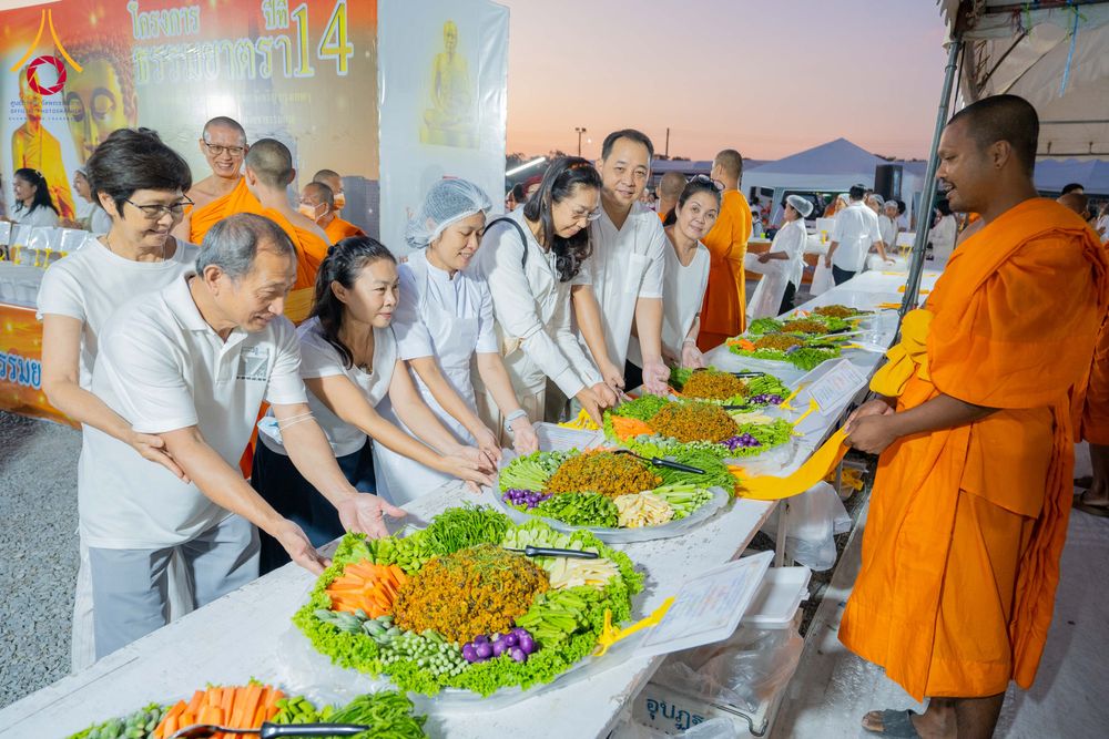 ภาพ No.301012:วันที่ 23 มกราคม พ.ศ. 2569 พิธีถวายภัตตาหารเป็นสังฆทาน แด่พระธรรมยาตรา ณ อนุสรณ์สถานบางปลา วัดบางปลา อำเภอบางเลน จังหวัดนครปฐม ในโครงการธรรมยาตรา กตัญญูบูชา มหาปูชนียาจารย์ พระมงคลเทพมุนี(สด จนฺทสโร) พระผู้ปราบมาร อนุสรณ์สถาน 7 แห่ง ปีที่ 14