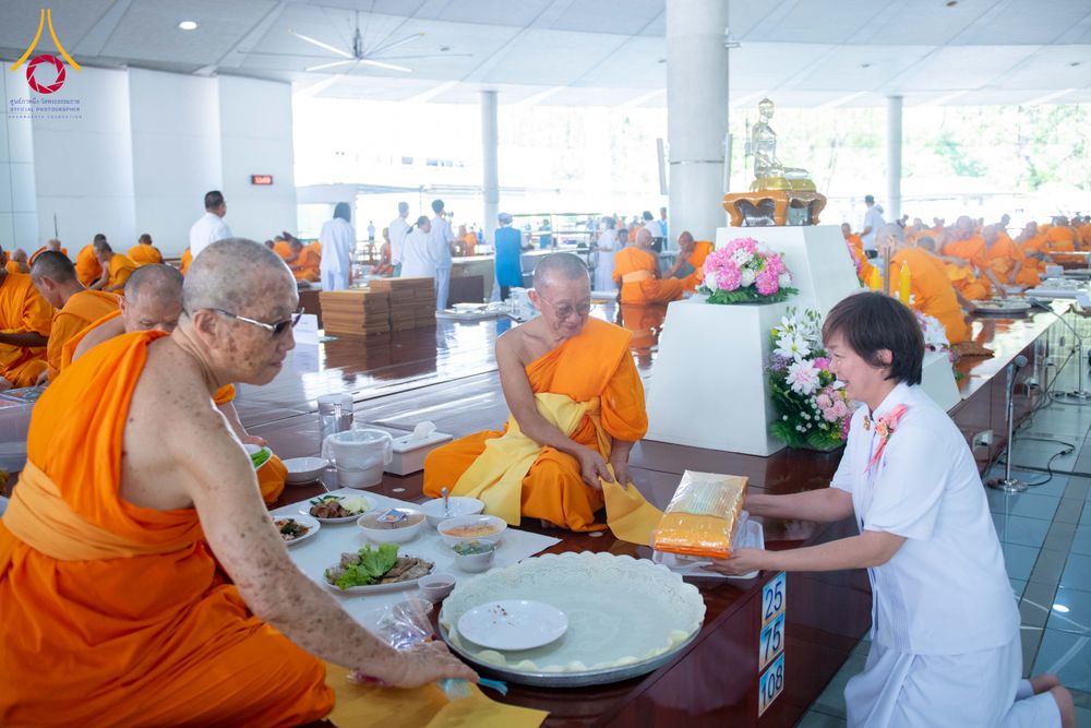 ภาพ No.310135:วันที่ 7 กุมภาพันธ์ พ.ศ. 2569 พิธีถวายภัตตาหารเมนูสวรรค์ เพื่อการบรรลุธรรม ณ หอฉันคุณยายอาจารย์ฯ วัดพระธรรมกาย