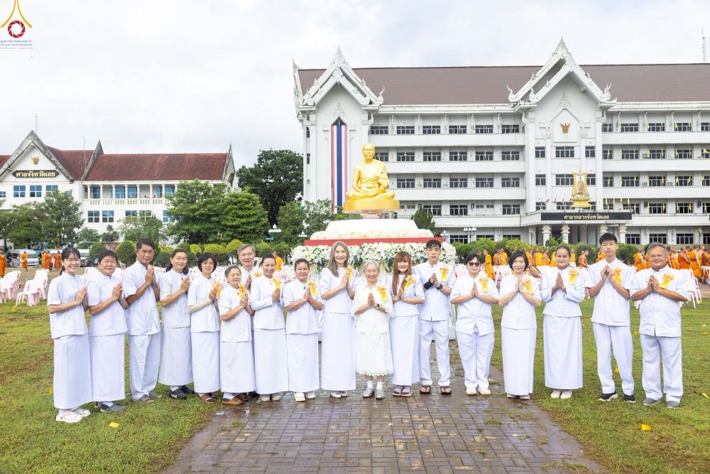 ภาพ No.239189:วันอาทิตย์ที่ 17 สิงหาคม พ.ศ. 2568 พิธีอัญเชิญรูปเหมือนพระมงคลเทพมุนี (สด จันทสโร) ณ ศาลากลางจังหวัดเลย ถึงลานพญานาค สวนสาธารณะกุดป่อง อ.เมือง จ.เลย