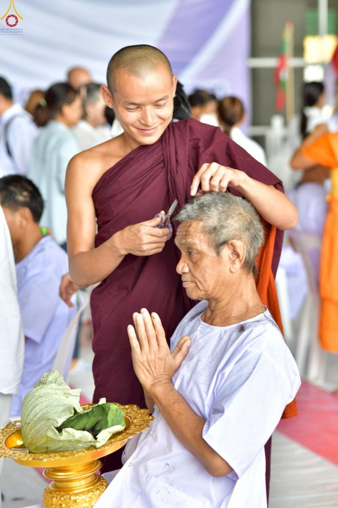ภาพ No.230792:วันที่ 28 มิถุนายน พ.ศ. 2568 พิธีตัดปอยผมและปลงผม โครงการบวชพระนานาชาติ AEC & WAB รุ่นที่ 9 ณ วิหารคด 2 วัดพระธรรมกาย