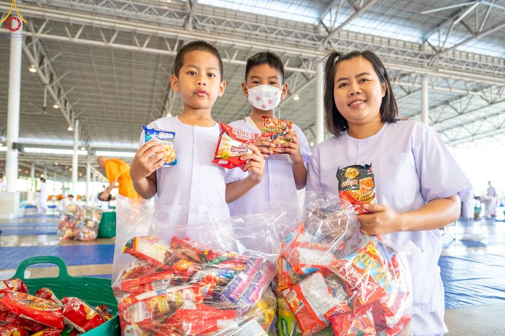 ภาพ No.86853:พิธีตักบาตร , พิธีบูชาข้าวพระ , พิธีจุดเทียนใจ ไฟนิรันดร์ อนันตชัย ในวันอาทิตย์ต้นเดือน 3 กันยายน พ.ศ. 2566 ณ วัดพระธรรมกาย