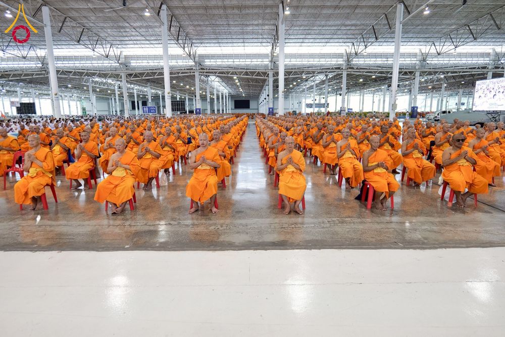 ภาพ No.258142:วันอาทิตย์ที่ 5 ตุลาคม พ.ศ. 2568 พิธีบูชาข้าวพระ ณ สภาธรรมกายสากล วัดพระธรรมกาย