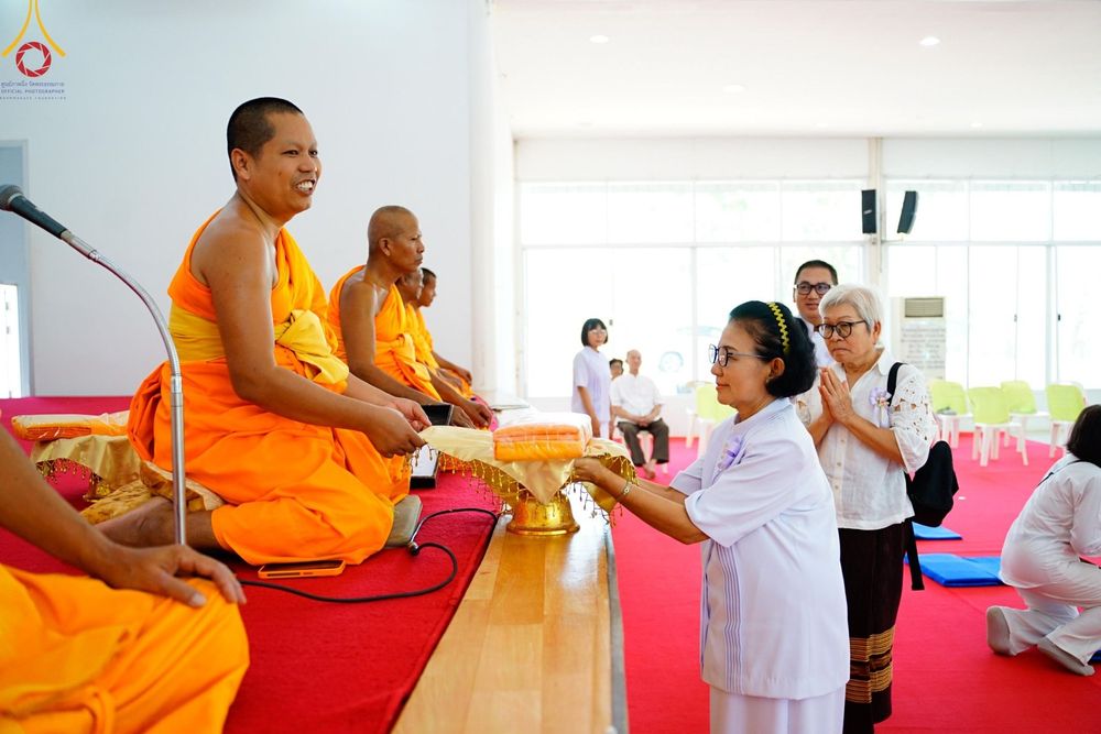 ภาพ No.134857:พิธีตัดปอยผม พิธีขอขมารับผ้าไตร พิธีบรรพชา และพิธีถวายบาตร ในโครงการบรรพชาสามเณร ฟื้นฟูพระพุทธศาสนาทั่วไทย  ณ ศูนย์ปฏิบัติธรรมและศูนย์อบรมเยาวชนเพชรบุรี ต.ท่าแลง อ.ท่ายาง จ.เพชรบุรี