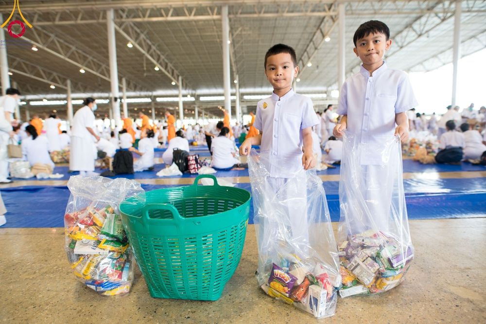 ภาพ No.99659:พิธีตักบาตรวันอาทิตย์ต้นเดือน ณ สภาธรรมกายสากล วัดพระธรรมกาย จ.ปทุมธานี วันอาทิตย์ที่ 3 ธันวาคม พ.ศ. 2566