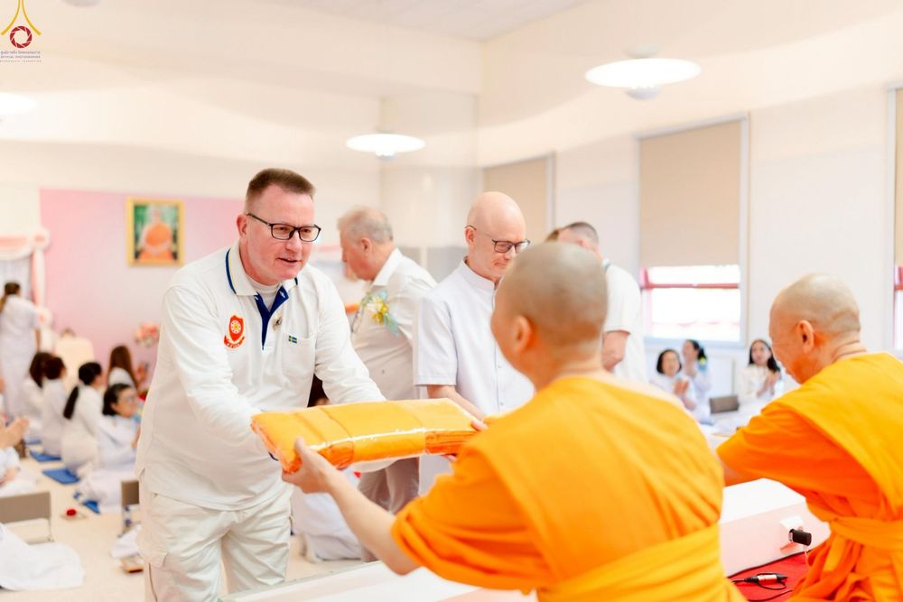 ภาพ No.260639:วันอาทิตย์ที่ 19 ตุลาคม พ.ศ. 2568 พิธีทอดกฐิน วัดพระธรรมกายสตอกโฮล์ม ประเทศสวีเดน 